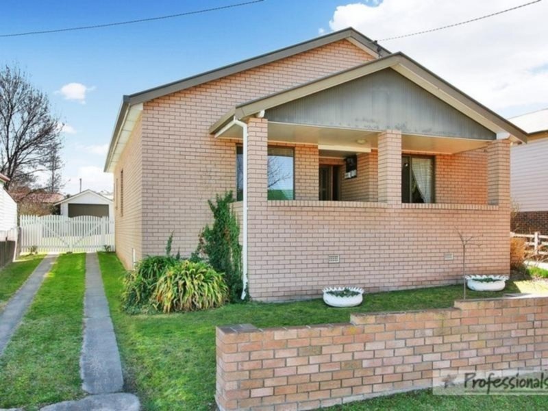 12 Marsh Street, Armidale NSW 2350