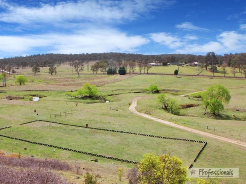 17 Herbert Park Road, Armidale NSW 2350