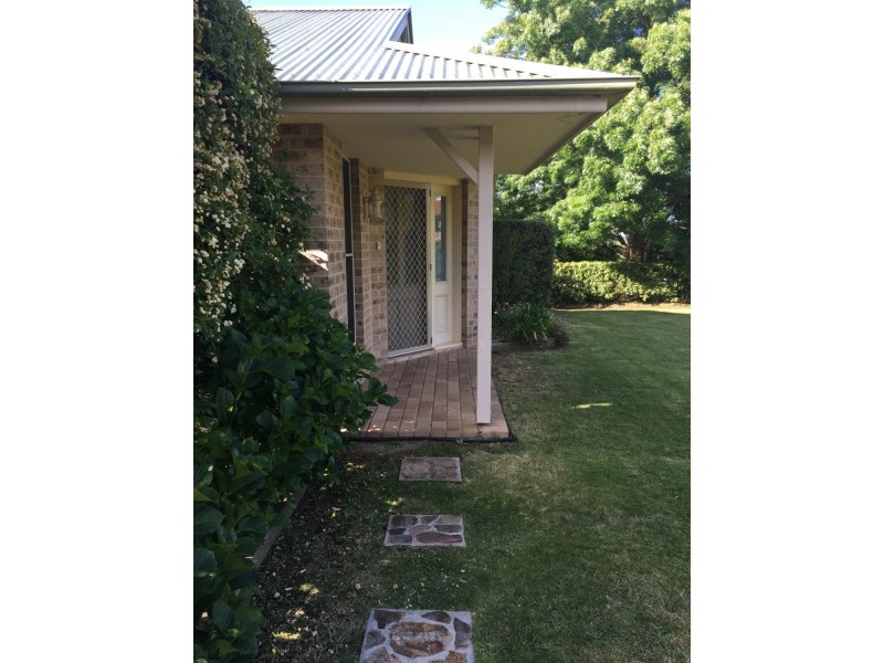 1/10 The Boulevarde, Armidale NSW 2350