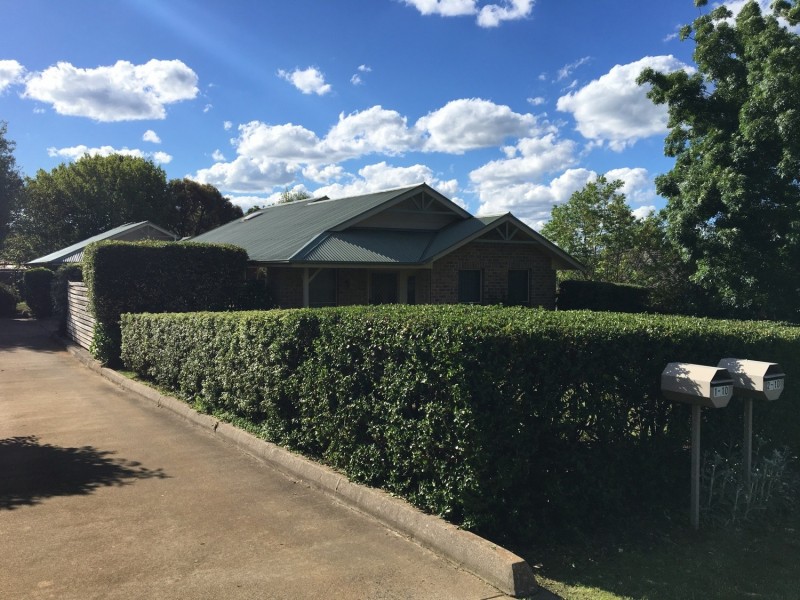 1/10 The Boulevarde, Armidale NSW 2350