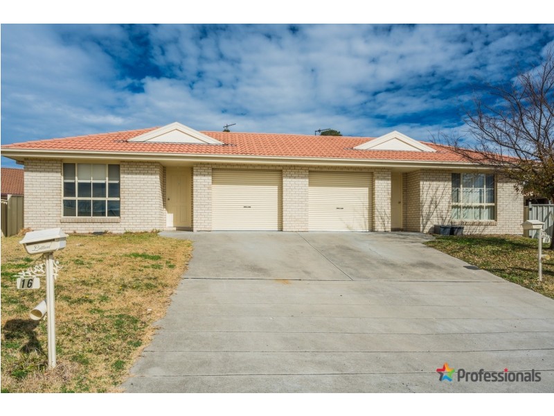 2/16 Conningdale Crescent, Armidale NSW 2350