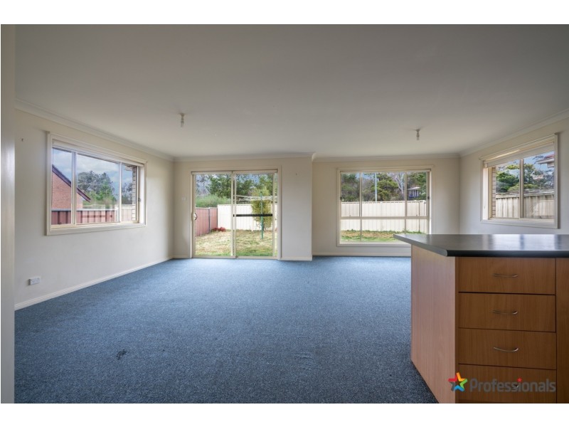 2/16 Conningdale Crescent, Armidale NSW 2350