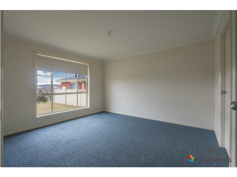 2/16 Conningdale Crescent, Armidale NSW 2350
