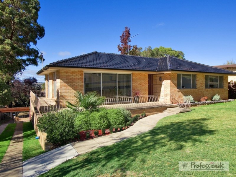 16 Campion Parade, Armidale NSW 2350
