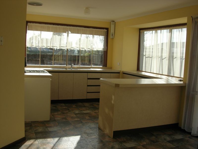 6 Chester Court, Hampton Park VIC 3976