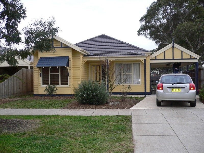 44 Henry Lawson Drive, Lynbrook VIC 3975