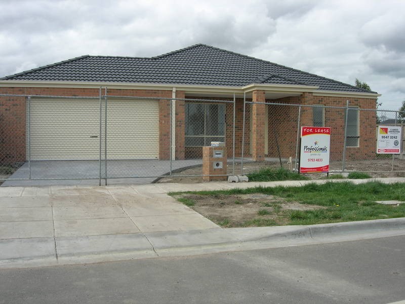 206 Paterson Drive, Lynbrook VIC 3975