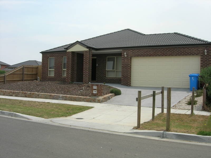 6 Devaney Avenue, Lynbrook VIC 3975