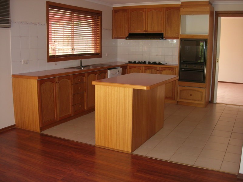 4 Hall Court, Berwick VIC 3806