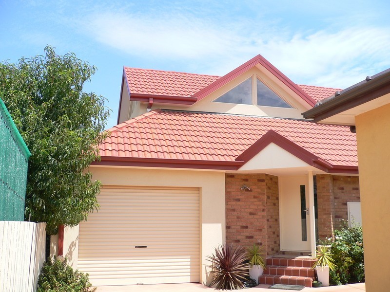 2/4 Lockington Crescent, Dandenong VIC 3175