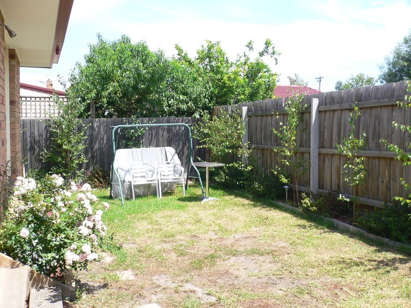 2/4 Lockington Crescent, Dandenong VIC 3175