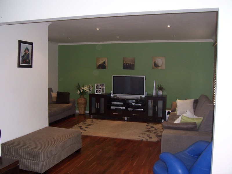 4 Debbie Close, Doveton VIC 3177