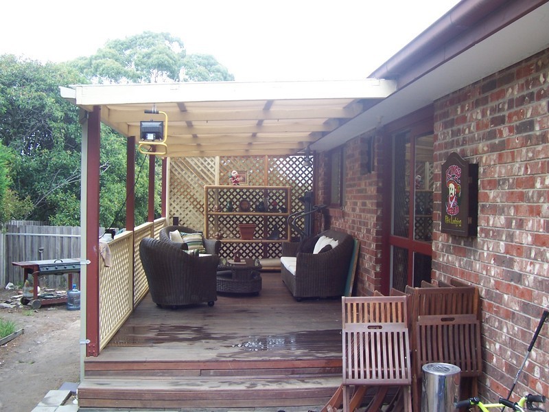 4 Debbie Close, Doveton VIC 3177