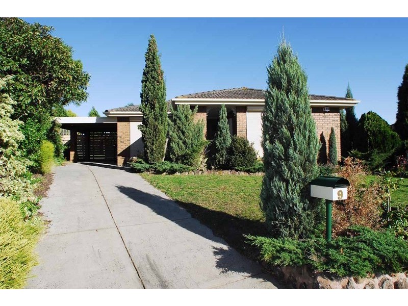 9 Newmill Close, Endeavour Hills VIC 3802