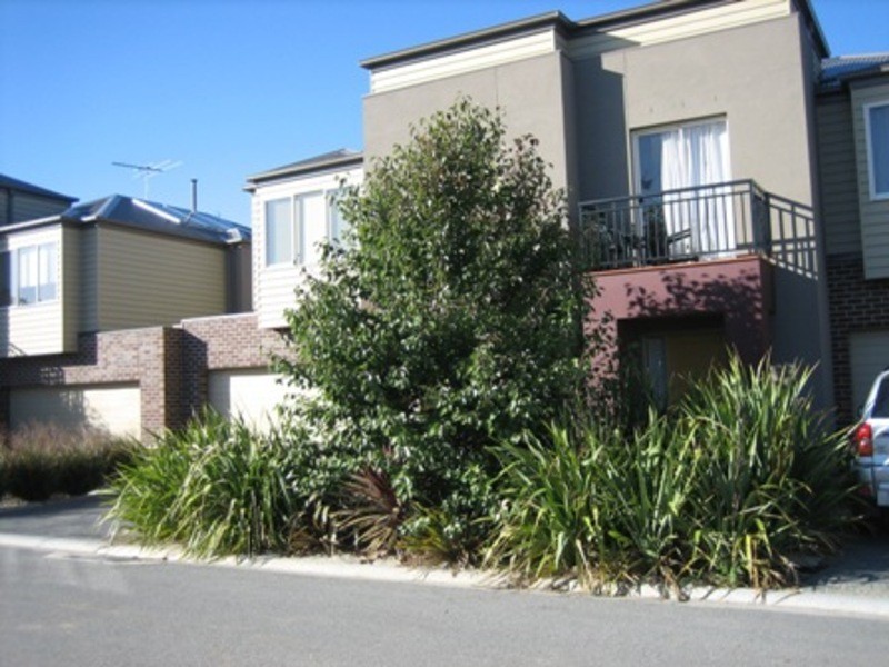 8/13-15 Young Road, Hallam VIC 3803