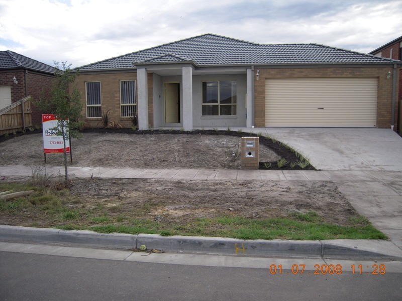 8 Devaney Avenue, Lynbrook VIC 3975