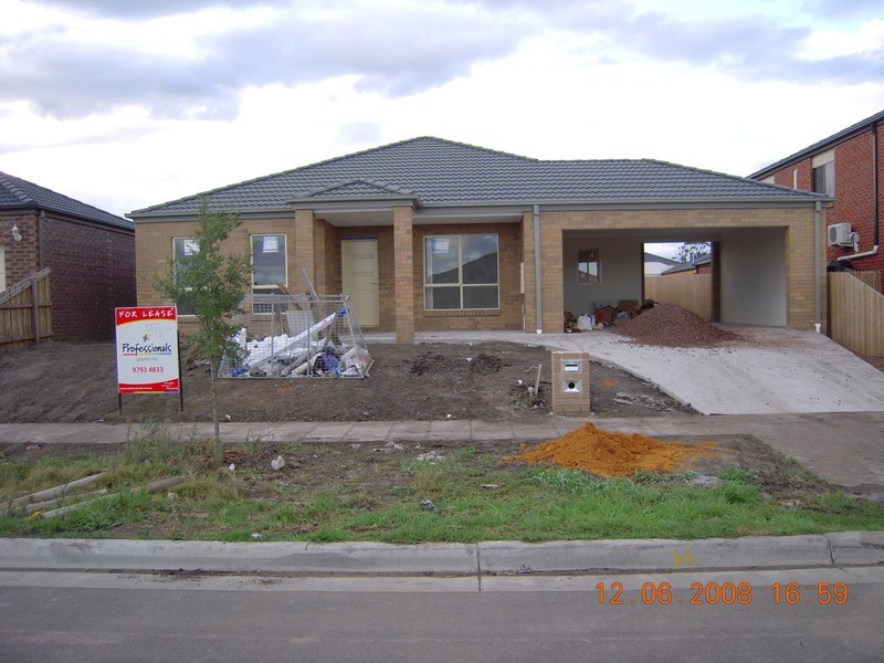 8 Devaney Avenue, Lynbrook VIC 3975