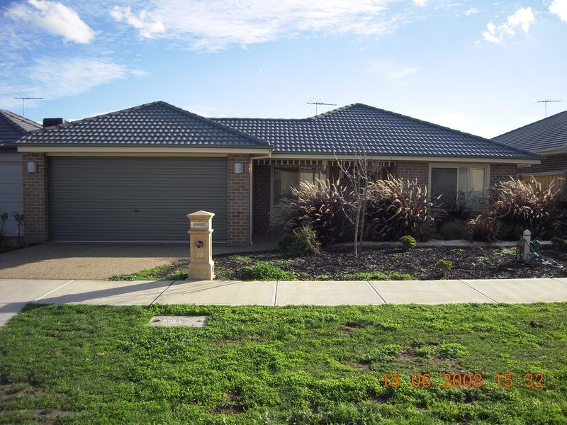 13 Atkinson Drive, Berwick VIC 3806