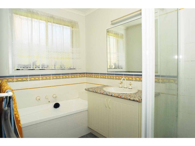 3 Frangipani Close, Endeavour Hills VIC 3802