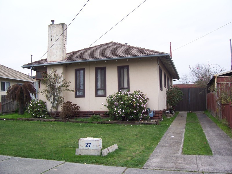 27 Curtin Crescent, Dandenong North VIC 3175
