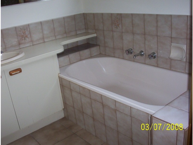 2/19 Parkview Close, Dandenong VIC 3175