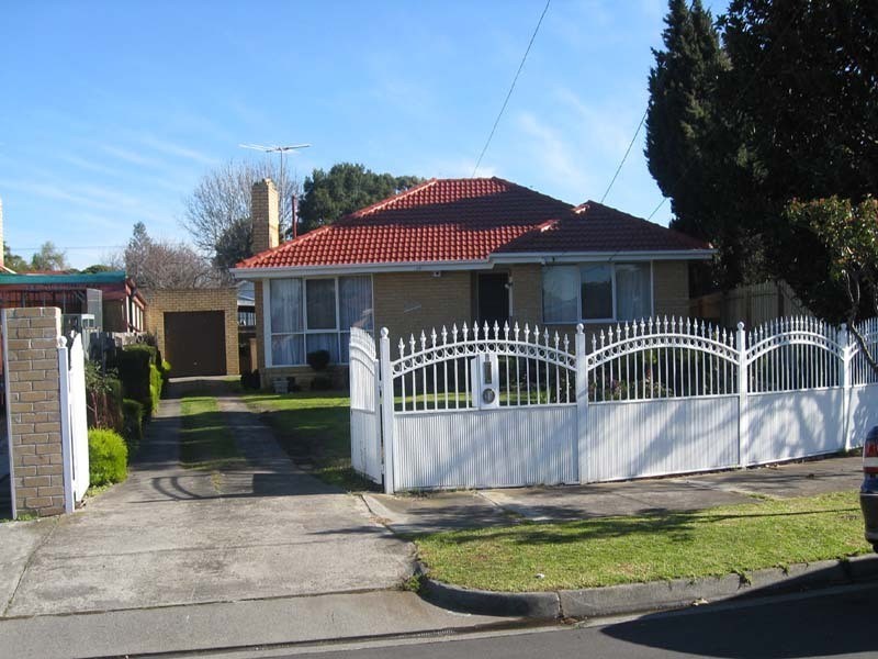 4 Larry Court, Noble Park VIC 3174