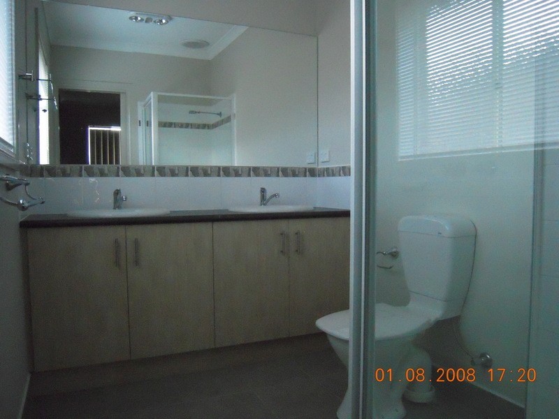 10 Manorwood Way, Berwick VIC 3806