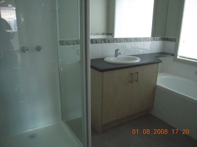 10 Manorwood Way, Berwick VIC 3806