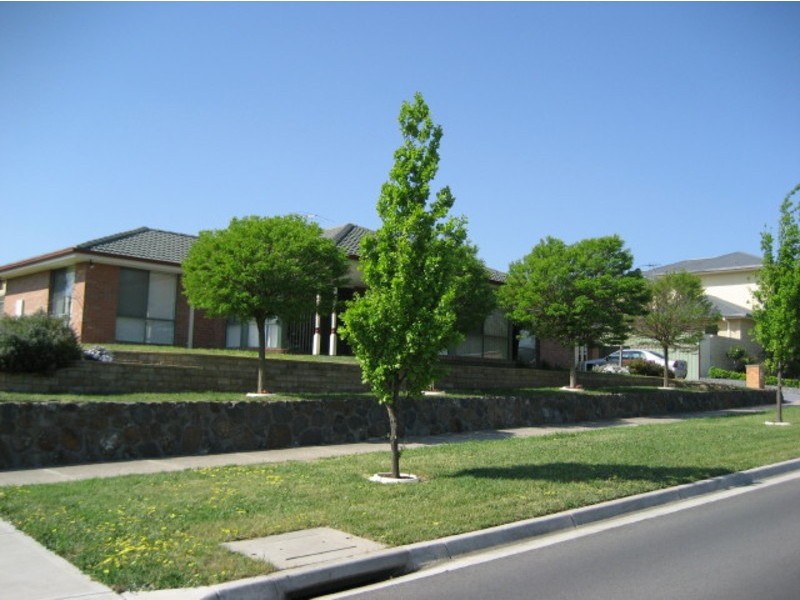 38 Streeton Way, Berwick VIC 3806