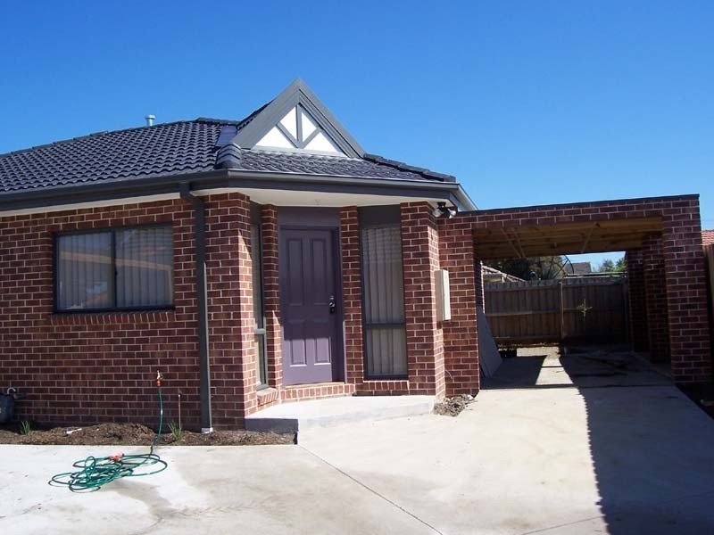 2/23 Hughes Crescent, Dandenong North VIC 3175