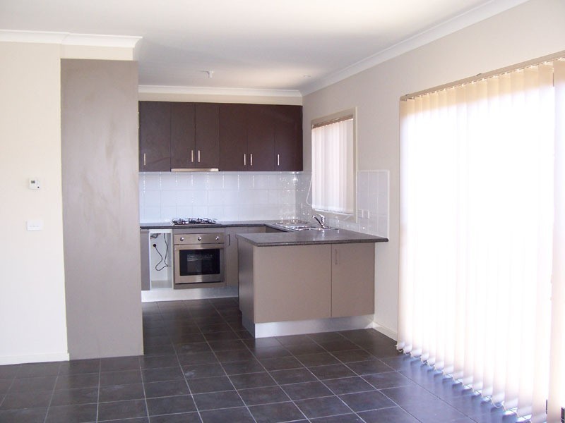 2/23 Hughes Crescent, Dandenong North VIC 3175