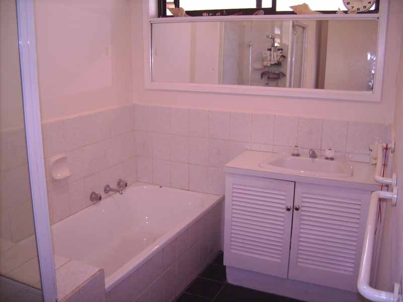 1/15 Edinborough Street, Hallam VIC 3803