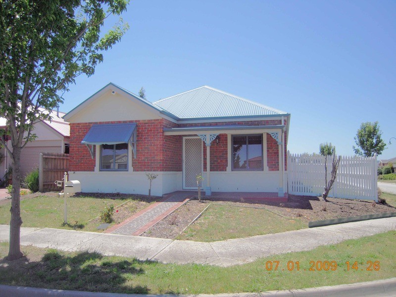 27 Hickory Drive, Narre Warren South VIC 3805