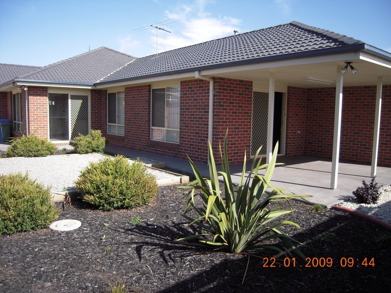 18 Atkinson Drive, Berwick VIC 3806