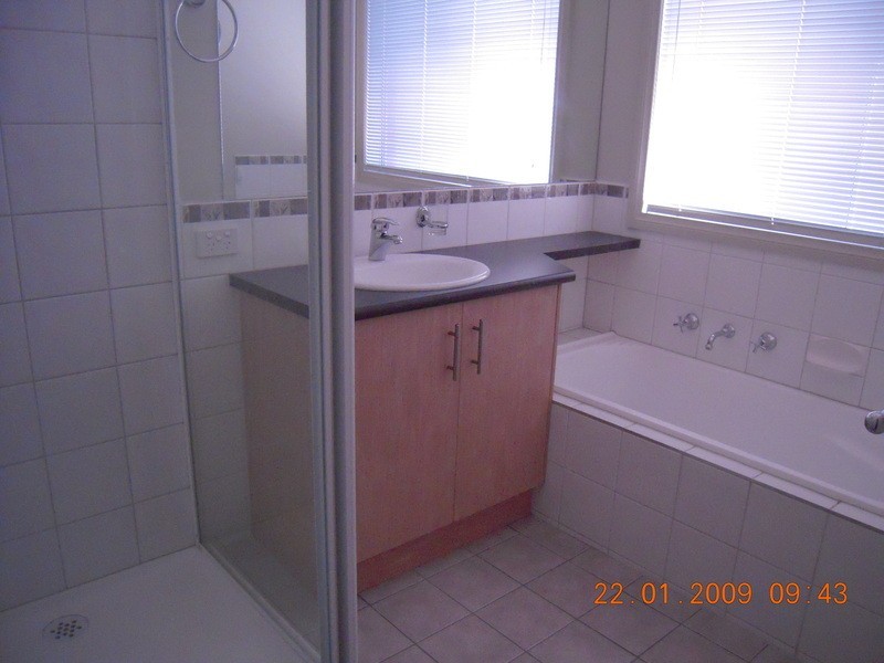 18 Atkinson Drive, Berwick VIC 3806