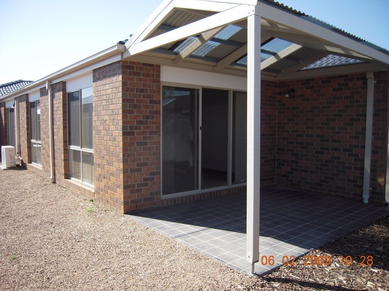 5 Tangelo Terrace, Pakenham VIC 3810