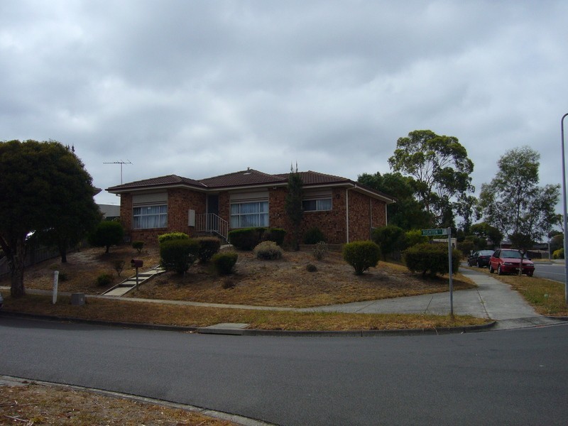 2 Highton Close, Hampton Park VIC 3976