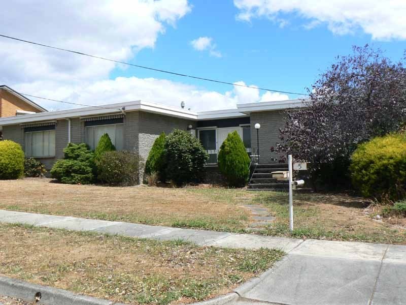 5 Somerset Drive, Dandenong North VIC 3175