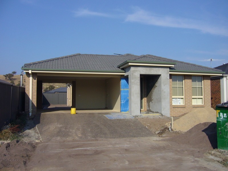 8 Burdekin Lane, Pakenham VIC 3810