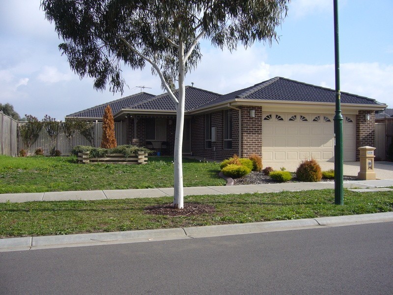 25 Eucumbene Drive, Berwick VIC 3806