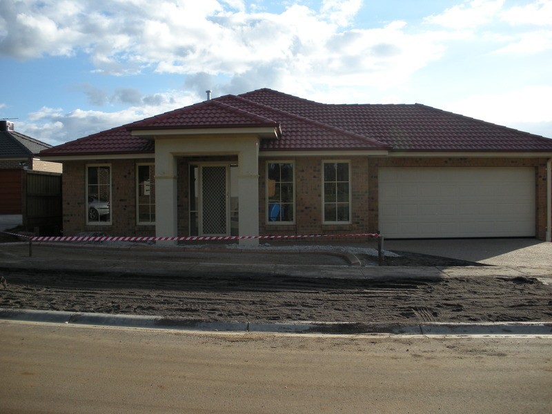 3 Luscombe Court, Berwick VIC 3806