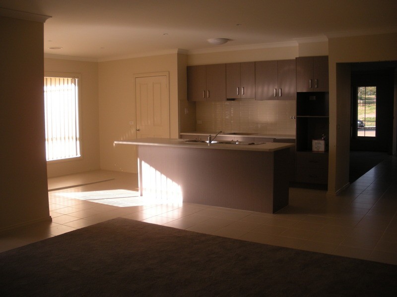 3 Luscombe Court, Berwick VIC 3806