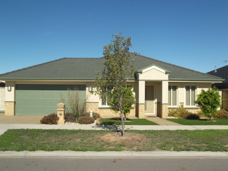 9 Montpelier Drive, Berwick VIC 3806