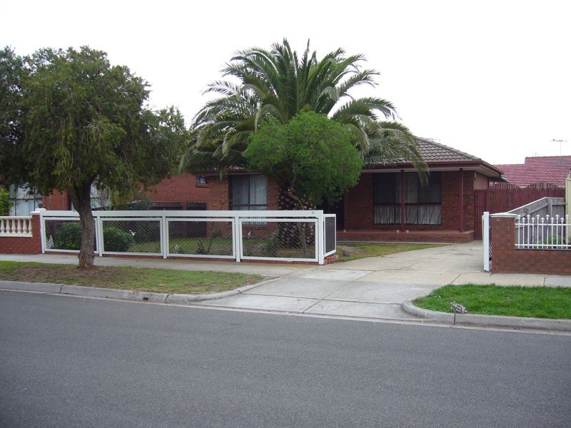 12 Bergen Street, Keysborough VIC 3173