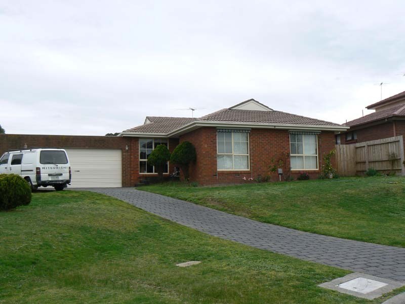 4 Corran Court, Endeavour Hills VIC 3802