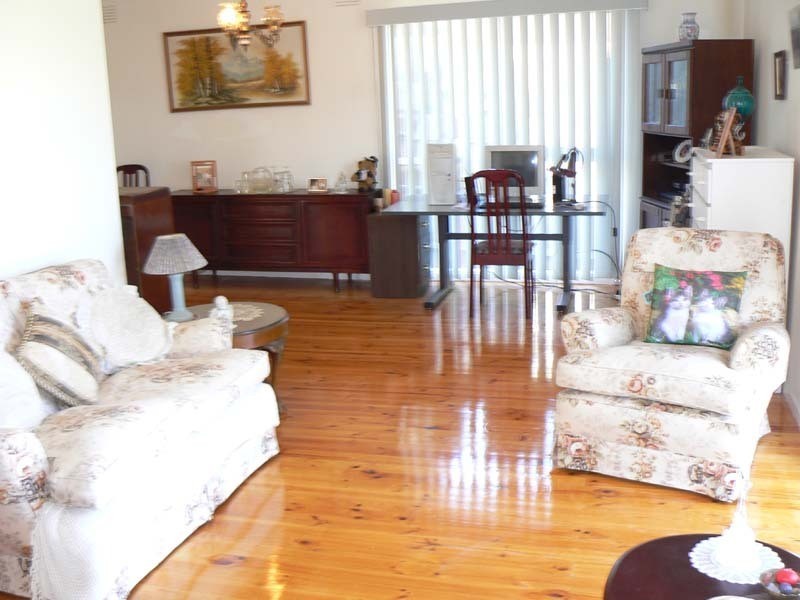 19 Joseph Banks Crescent, Endeavour Hills VIC 3802