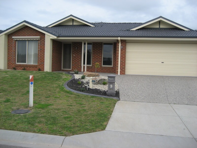 18 Chestnut Chase, Pakenham VIC 3810