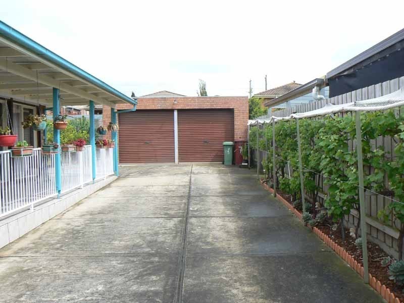 7 Weeden Crescent, Hallam VIC 3803