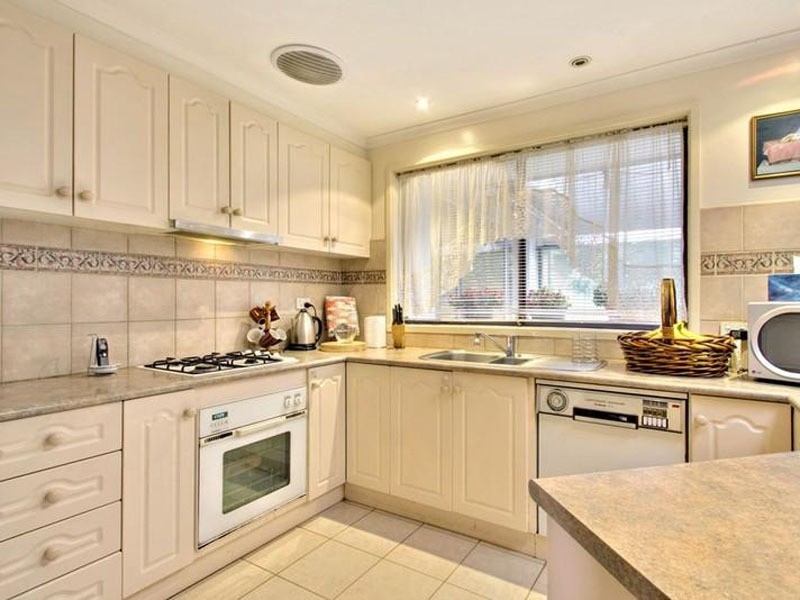 12 Rearden Close, Endeavour Hills VIC 3802