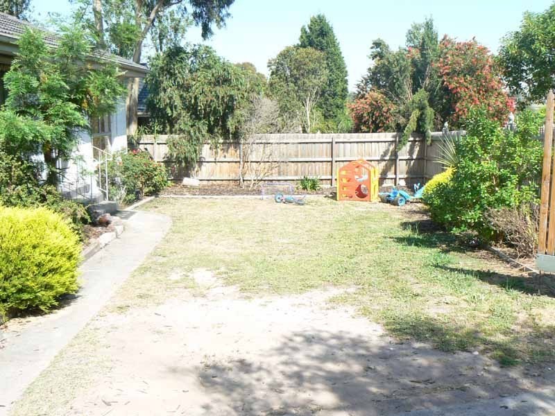 12 Rearden Close, Endeavour Hills VIC 3802